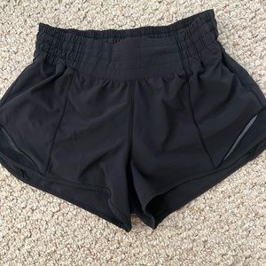 Lululemon Hotty Hot High-Rise Lined Shorts 2.5”